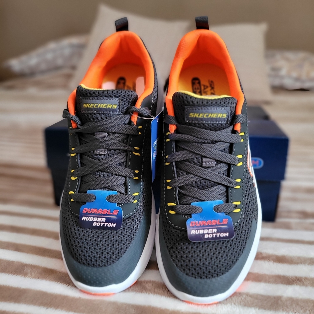 Skechers Size 4 NWB